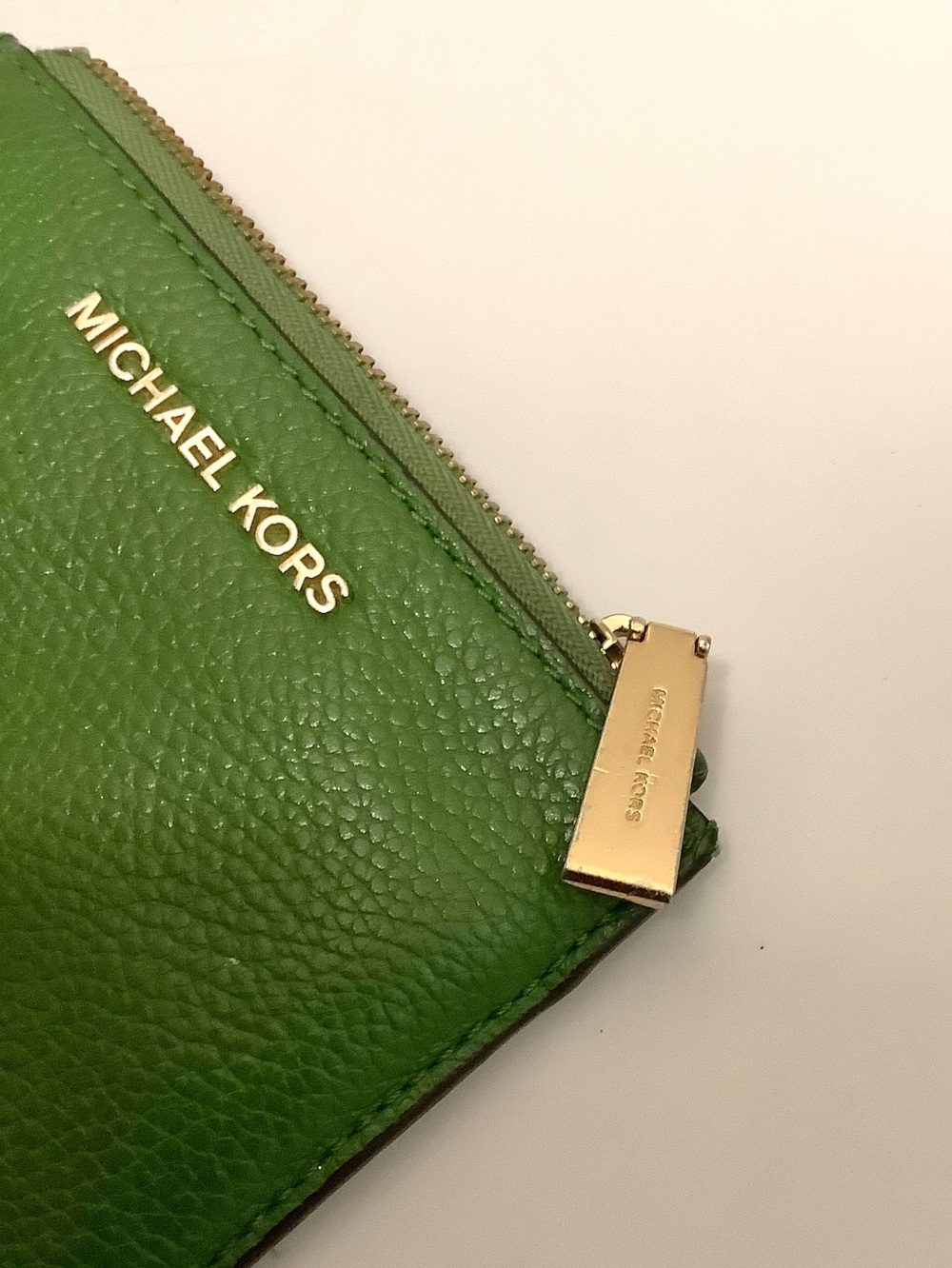 Michael Kors Green Leather Coin Card Holder Purse Wrist Strap Key Ring On the Go - Picture 2 of 4